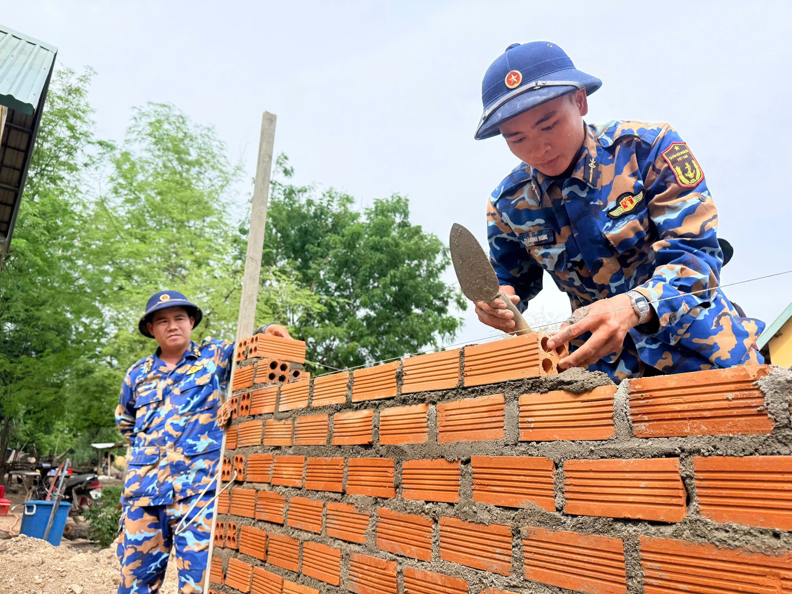 a4-can-than-trong-tung-vien-gach-1780126699.jpg