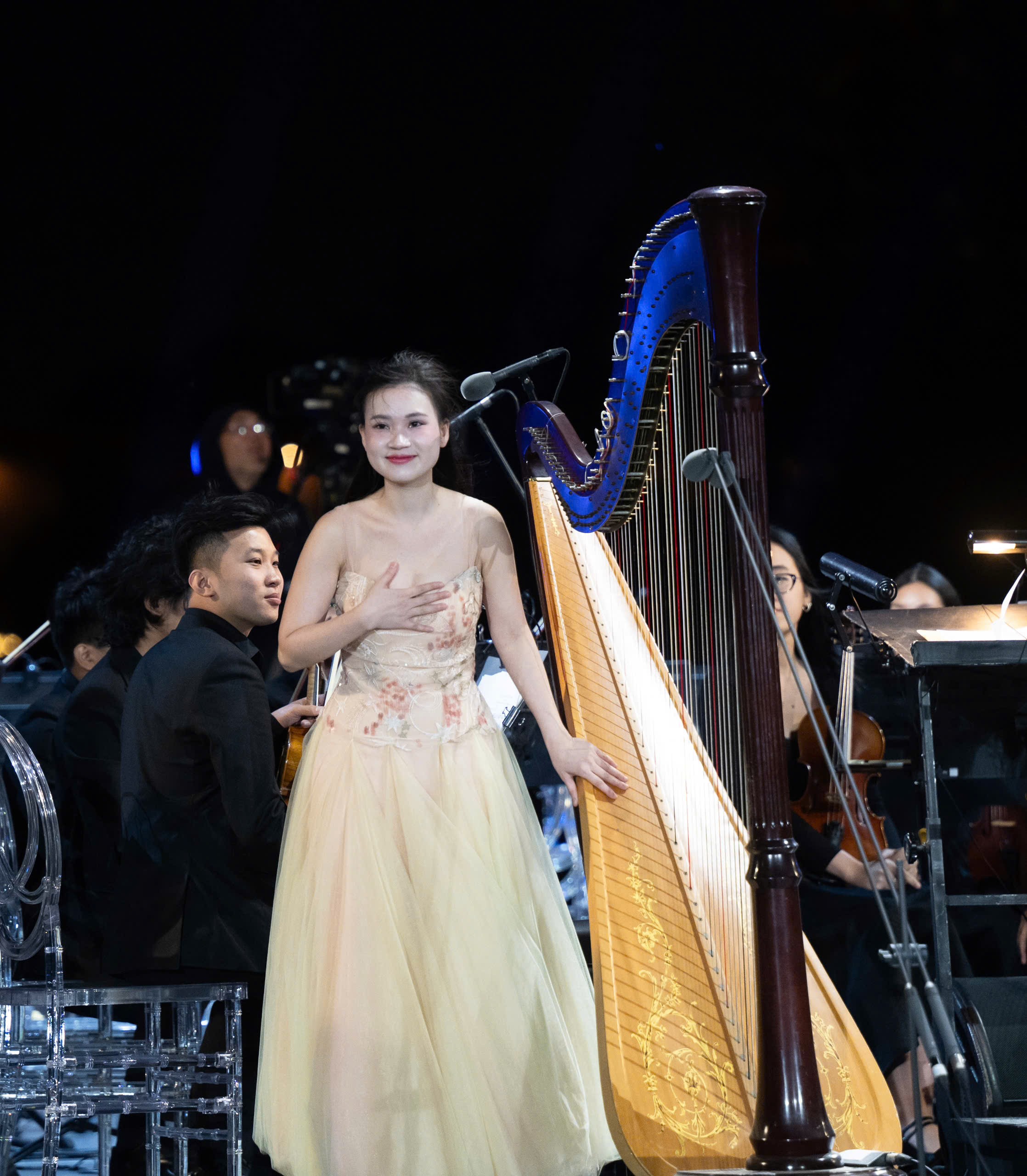 6-nghe-si-dan-harp-nguyen-dang-bao-tram-1787509312.jpg