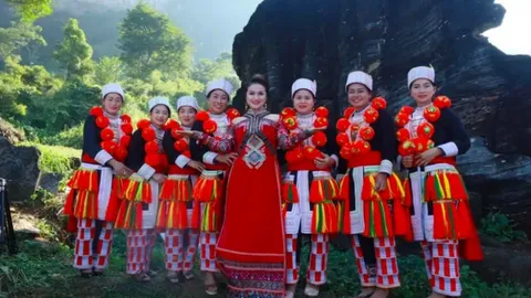 Nhà Em Ở Lưng Đồi