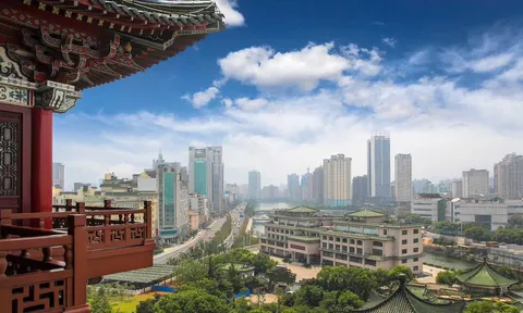 Trung Quốc: Từ lớp học công xưởng thế giới đến tư duy tái cấu trúc chuỗi giá trị và bảo vệ nguồn lực con người trong kỷ nguyên mới