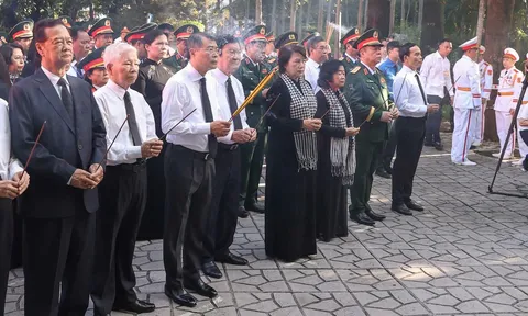 HƯƠNG TRẦM TIỄN BƯỚC ANH LINH