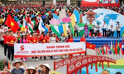 Quảng bá văn hóa Việt Nam thông qua "Hành trình đỏ": Nhịp cầu hữu nghị và khát vọng sáng tạo của tuổi trẻ