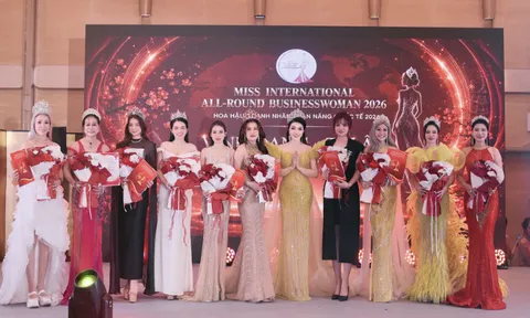 Hoa hậu Trần Vân Anh quyền lực trong tà áo dài đấu giá của NTK Nguyễn Tuấn tại Miss International All-Round Businesswoman 2026