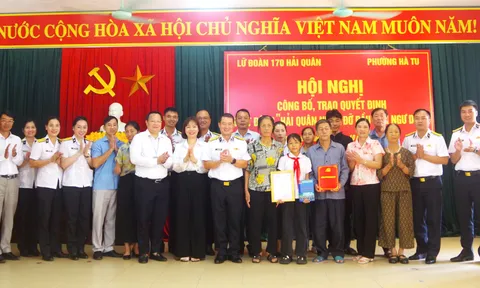 Lữ đoàn 170 trao quyết định “Hải quân nhận đỡ đầu con ngư dân” năm 2026