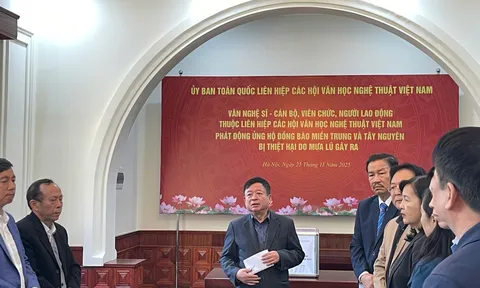 Lễ phát động ủng hộ đồng bào miền Trung, Tây Nguyên bị thiệt hại do mưa lũ gây ra