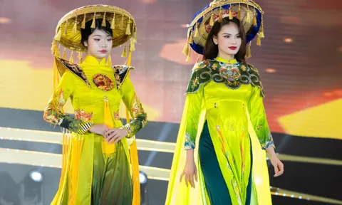 First Face Lê Ngọc Thu sánh bước Á hậu 1 Huỳnh Kim Anh: Dấu ấn chuyển giao đầy cảm xúc trên sân khấu chung kết Hoa hậu Du lịch Việt Nam 2026