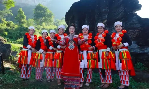 Nhà Em Ở Lưng Đồi