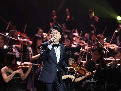 Nốt lặng sau ánh đèn sân khấu: Khi di sản tinh thần được dệt từ những thúng quần áo cũ