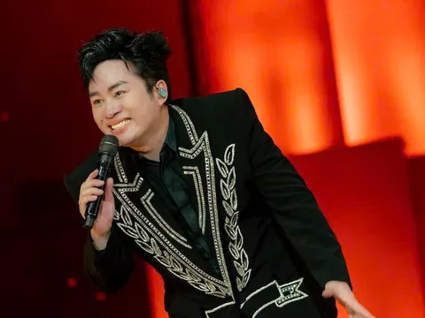 Sự cộng hưởng nội lực và khát vọng khai phá: Khi Tùng Dương "thiêu đốt" không gian Her Concert
