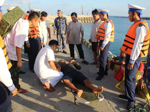 Ngư dân Quảng Ngãi được bệnh xá đảo Song Tử Tây, Đặc khu Trường Sa cấp cứu kịp thời