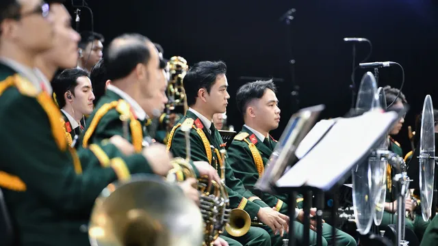 VAI TRÒ CỦA KÈN TRUMPET TRONG KIẾN TẠO  KHÔNG GIAN ÂM NHẠC GIAO HƯỞNG QUÂN ĐỘI QUA  CHƯƠNG TRÌNH “THANH ÂM DƯỚI ÁNH MẶT TRỜI”  VÀ “GIAO HƯỞNG NON SÔNG”