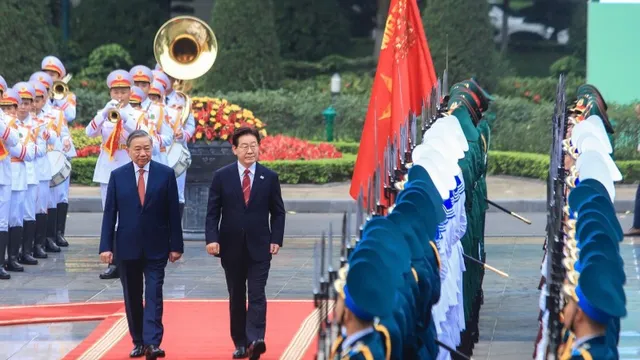 Tổng Bí thư, Chủ tịch nước và Phu nhân chủ trì chương trình đặc biệt tại Hoàng Thành Thăng Long